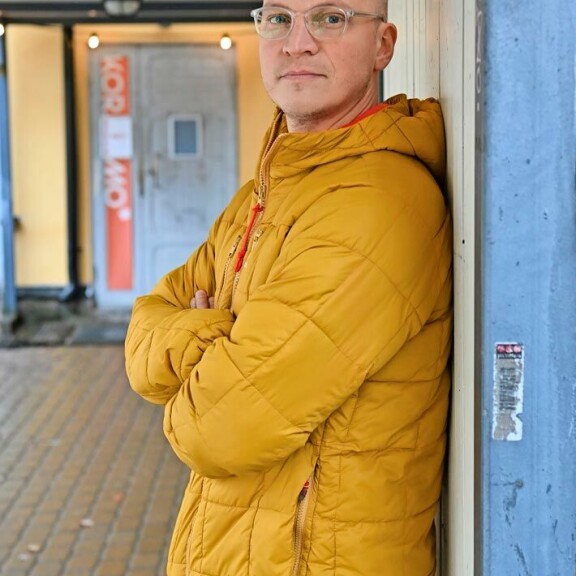 – Taustastani huolimatta alkoholista ei ole tullut itselleni peikkoa. Joskus otan ja joskus en, Riku toteaa. – Suhteeni rahaan on sellainen, että työllä se hankitaan ja sitä täytyy tarkkailla. – Taustastani huolimatta alkoholista ei ole tullut itselleni peikkoa. Joskus otan ja joskus en, Riku toteaa. – Suhteeni rahaan on sellainen, että työllä se hankitaan ja sitä täytyy tarkkailla.