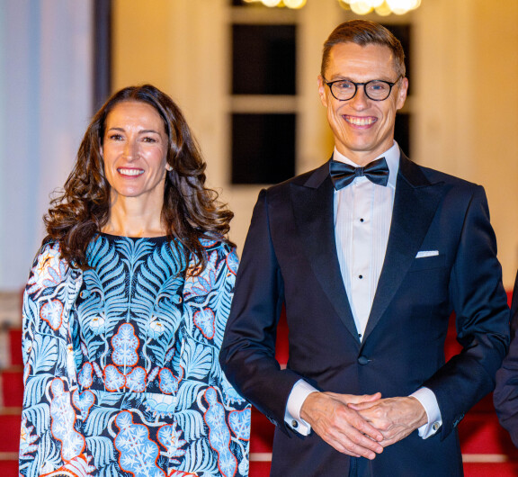 Presidenttipari Alexander Stubb ja Suzanne Innes-Stubb isännöivät ja emännöivät tänä vuonna ensimmäistä kertaa Linnan juhlia.