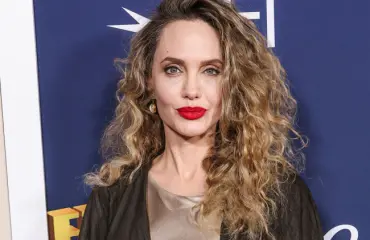 Angelina Jolie rahapulassa – joutuu myymään arvotavaroitaan