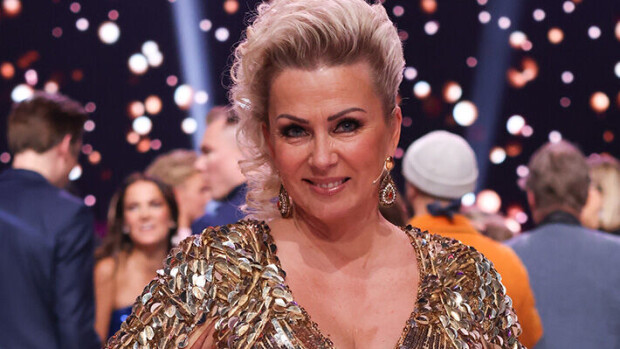 Mies katkaisi Helena Ahti-Hallbergin kynnet hiomakoneella Helena Ahti-Hallberg