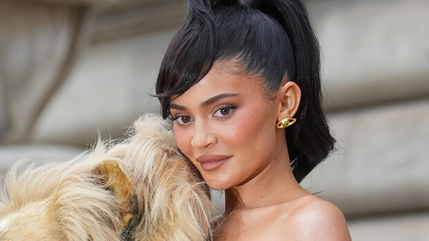 Jestas! Kylie Jenner puki ylleen leijonan pään - oletko nähnyt omituisempaa? Kylie Jenner