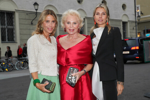 Tatjana D'Abo, (vas.) Eva O'Neill ja Natascha von Abensperg und Traun ovat tuttu näky seurapiiritapahtumissa.