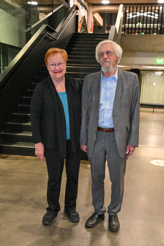Presidentti Tarja Halonen ja Pentti Arajärvi saapuivat seuraamaan TTK-finaalia.