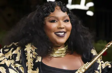 Laulaja Lizzo teki uskomattoman muodonmuutoksen - katso ja vertaa!