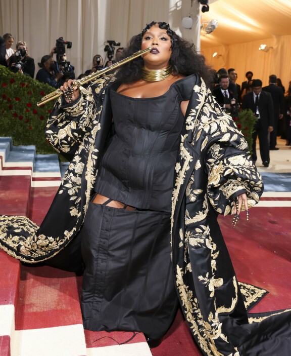 Lizzo vuoden 2022 Met Galassa.
