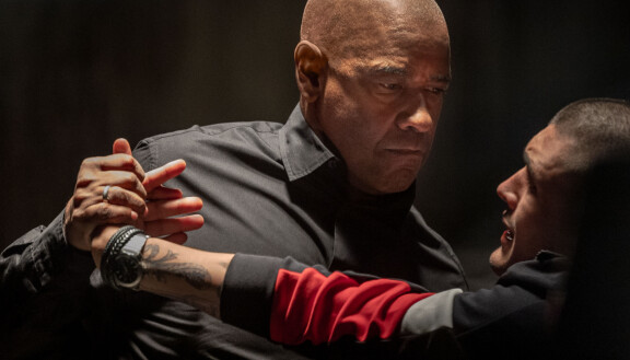Denzelin esittämä Robert McCall on armoton pahiksia kohtaan The Equalizer -elokuvissa.