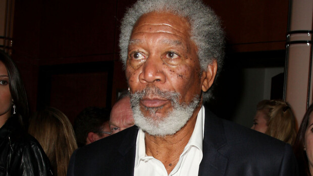Tiesitkö? Morgan Freeman peittää aina kätensä – taustalla hirvittävä onnettomuus