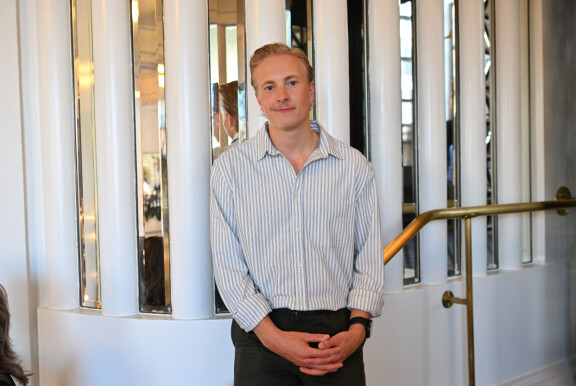 Janne Puhakka muistetaan jääkiekkoilijan urastaan ja työstään, jonka teki sateenkaariyhteisön hyväksi ammattilaisuransa päätettyään.