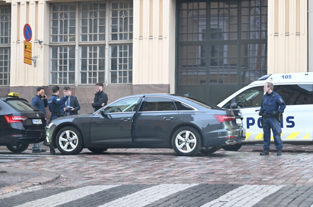 Ministeri-Audi peltikolarissa Helsingin keskustassa – kuvat!
