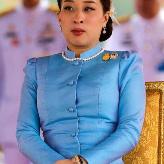 Thaimaan tulevaksi hallitsijaksi kaavailtu prinsessa Bajrakitiyabha on sairaalassa sydänongelmien takia. Thaimaan tulevaksi hallitsijaksi kaavailtu prinsessa Bajrakitiyabha on sairaalassa sydänongelmien takia.