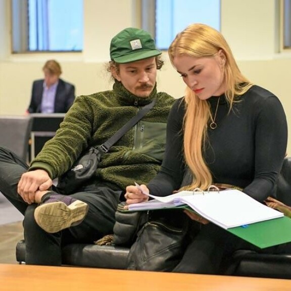 Seiskan paparazzi bongasi taannoin Iidan ja Jamban, kun nämä olivat käymässä Helsingissä sijaitsevassa virastotalossa. Iida plus Jamba