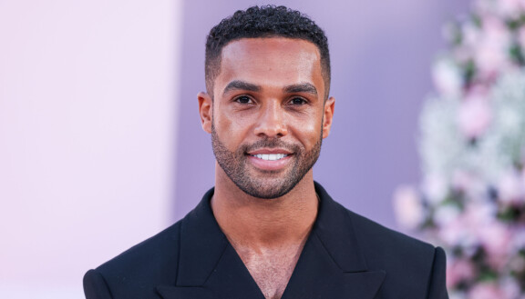 Lucien Laviscount on näytellyt Emily in Paris -sarjassa Alfieta toisesta kaudesta lähtien.
