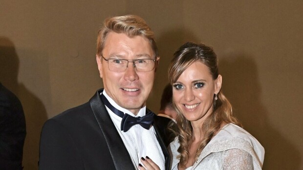Mika Häkkisen Marketa-vaimo on hurjassa tikissä – vääntyy uskomattomiin asentoihin