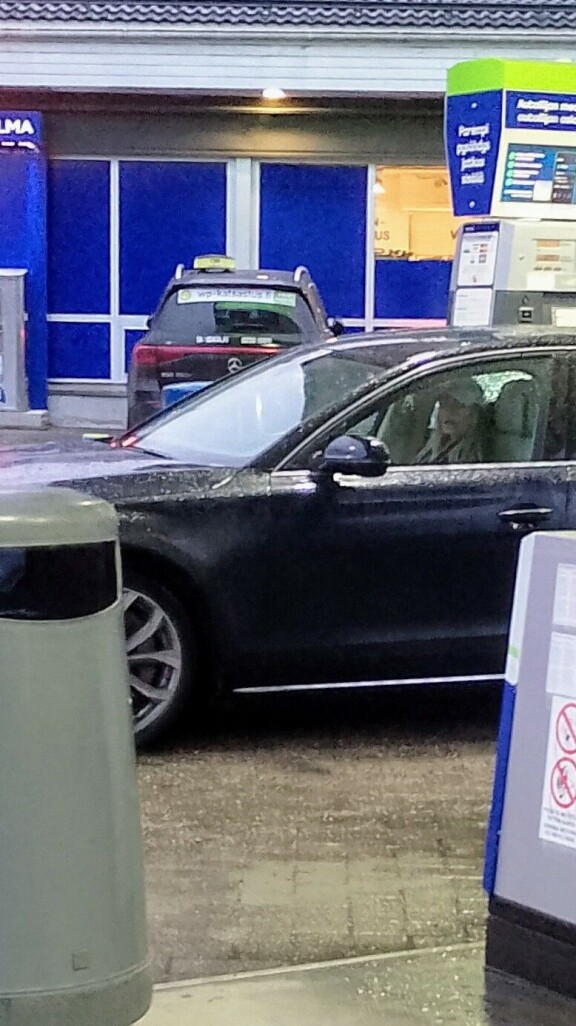 Helena oli liikkeellä yhden, joskin pitkän, pysähdyksen taktiikalla.