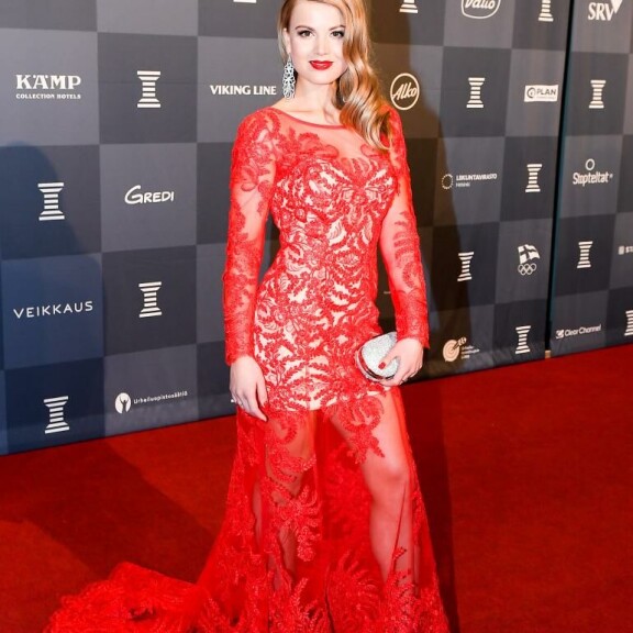 Janni teki debyyttielokuvaroolinsa vuoden 2017 elokuvassa Lauri Mäntyvaaran tuuheet ripset. Janni Hussi