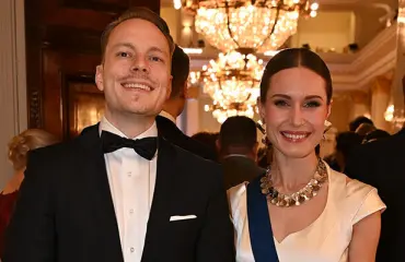 Markus Räikkönen oudoissa puuhissa - matkii Sanna Marinia!