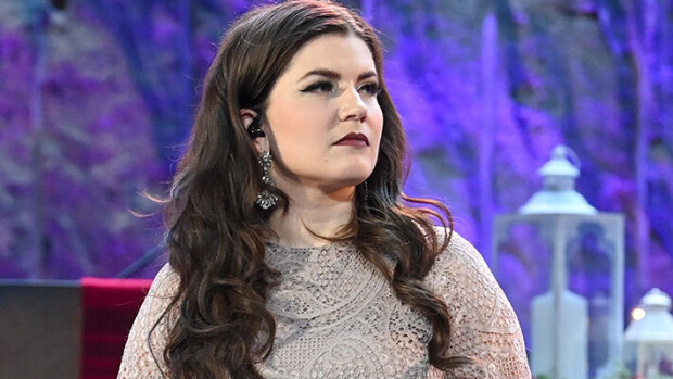 Kotiaan tyhjentävä Suvi Teräsniska kauppaa kummallista tavaraa - haljennut kannu ja tahraisia pyyhkeitä! Suvi Teräsniska