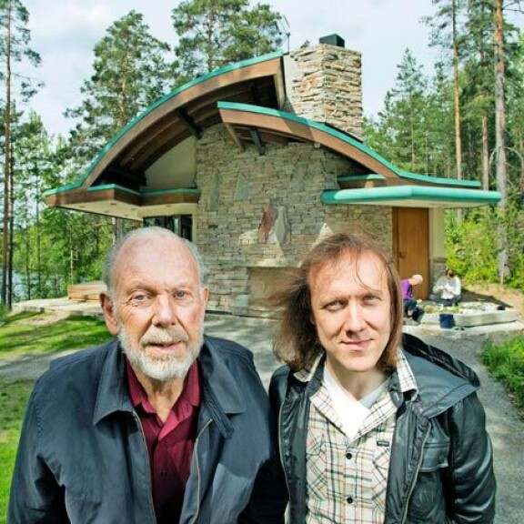 Santarannan suunnitteli maineikas yhdysvaltalaisarkkitehti Eric Lloyd Wright, 93, legendaarisen Frank Lloyd Wrightin pojanpoika. Santarannan suunnitteli maineikas yhdysvaltalaisarkkitehti Eric Lloyd Wright, 93, legendaarisen Frank Lloyd Wrightin pojanpoika.