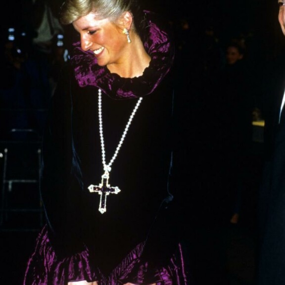 Diana oli kiintynyt koruun, ja hän lainasi sitä useita kertoja. Prinsessa Diana