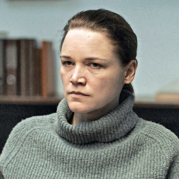 Anna-Maija tekee Poromafiassa itselleen epätyypillisen roolin huonotuulisena ihmisenä. Anna-Maija tekee Poromafiassa itselleen epätyypillisen roolin huonotuulisena ihmisenä.