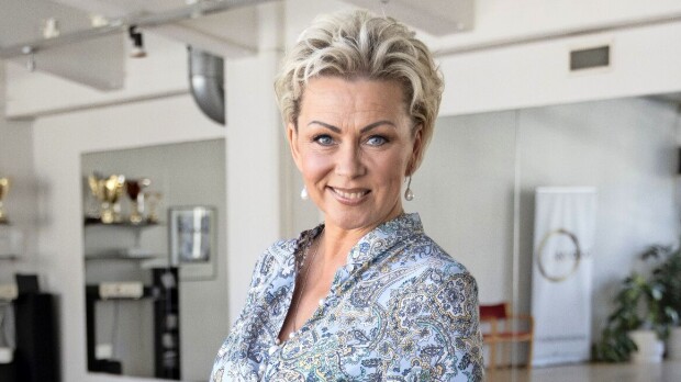 Helena Ahti-Hallberg latasi upean uimapukukuvan – taustalla hyvä syy