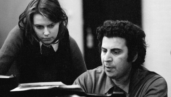 Kreikkalainen Mikis Theodorakis on näytellyt erittäin tärkeää osaa Arjan elämässä ja uralla.