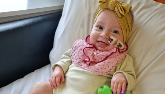 Vastoinkäymisistä huolimatta Gloria oli iloinen vauveli.