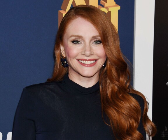 Näyttelemisen lisäksi Bryce Dallas Howard on tehnyt töitä myös ohjaajana muun muassa Mandalorian-sarjassa.