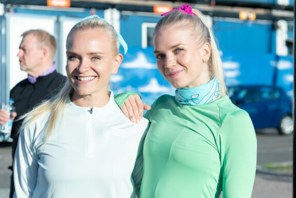 Lotta Hintsa (oik) osallistui viime vuoden syksynä Noora-siskonsa kanssa Amazing Race Suomeen.