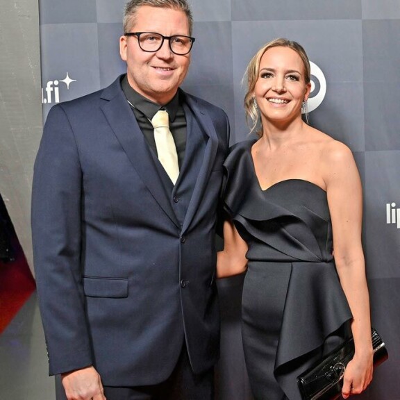 Näin Piritta Hagmaniin yhdistetty Susijengin päävalmentaja Lassi Tuovi vastasi parisuhdeuteluihin: ”Krhm!” Jani Sievinen