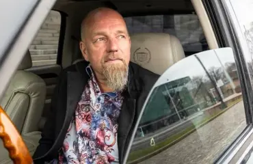 Shokkiuutinen! Kansanedustaja meni sittenkin Linnan juhliin: ”Käännän takkini”