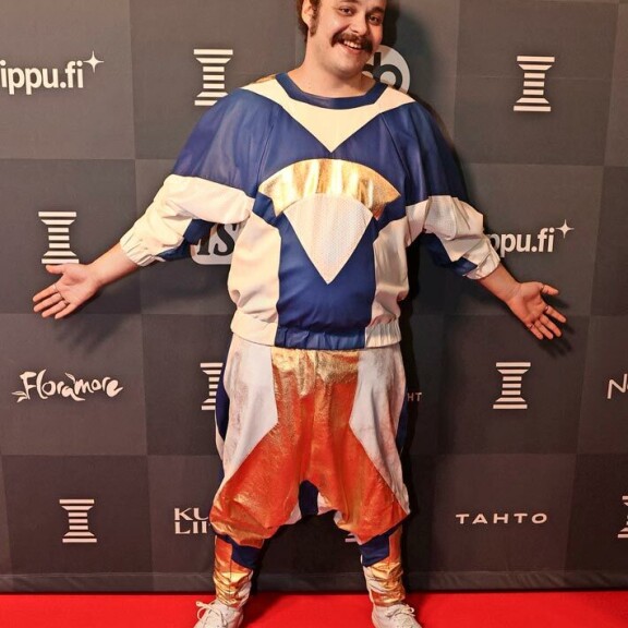 Näin Piritta Hagmaniin yhdistetty Susijengin päävalmentaja Lassi Tuovi vastasi parisuhdeuteluihin: ”Krhm!” Ramses II