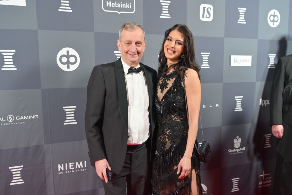 Näin Jasmine ja Hjallis poseerasivat Urheilugaalassa.