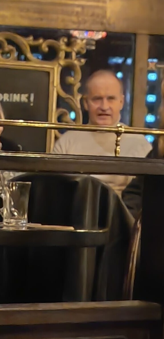 Janne bongattiin vapaalta lasillisen äärestä.