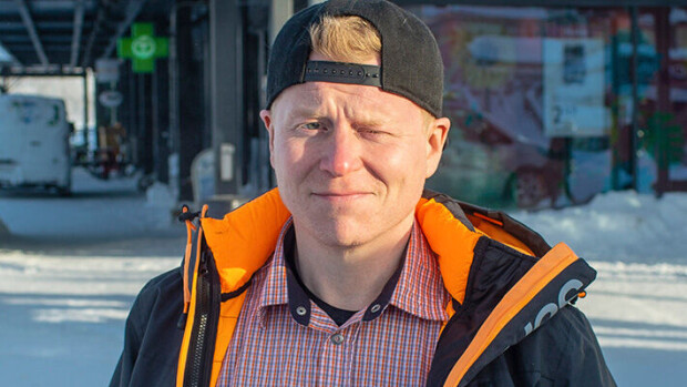 O-ou! Tytär yritti suojata Sampo Kaulasen silmät vähäpukeisilta naisilta Sampo Kaulanen