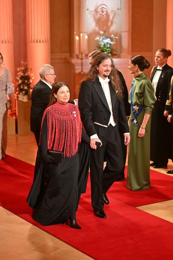 Dalia Stasevska ja Lauri Porra kättelivät ensimmäisten joukossa presidenttiparia.