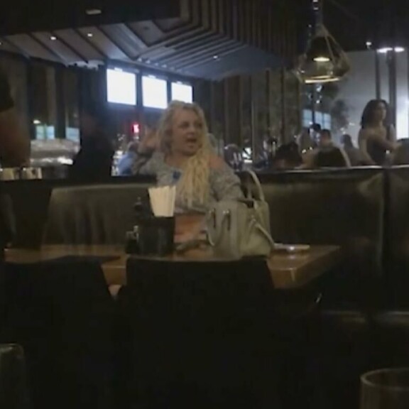 Ilmeisesti kuvaavat fanit saivat tähden tulistumaan. Britney Spears