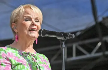 Vau, mikä kesäleidi! Katri Helenan helletyyli ihastuttaa