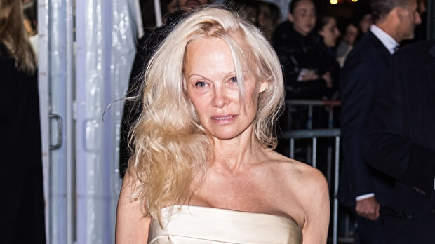 Vau! Pamela Anderson muutti tyyliään – kuva