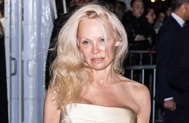 Vau! Pamela Anderson muutti tyyliään – kuva