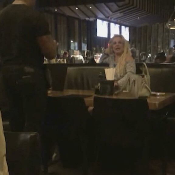 Britney jakoi huhtikuussa iloisen raskausuutisen. Vain kuukautta myöhemmin laulaja kertoi valitettavasti saaneensa keskenmenon. Tämän epäillään myös vaikuttaneen laulajan mielenterveyteen. Britney Spears