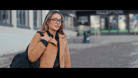 Tältä Sara näyttää Koston enkeli -uutuuselokuvassa.