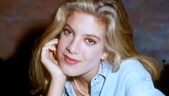 Tori Spelling näytteli Beverly Hills 90210 -sarjassa vuodesta 1990 vuoteen 2000.