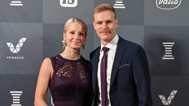 EM-sankari Topi Raitanen esitteli kuvankauniin kumppaninsa – Puolustusvoimissa työskentelevä Johanna, 28, on itsekin entinen yleisurheilija Johanna Rajavvaara & Topi Raitanen.