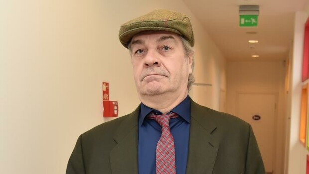 Kiukutteli kuin pikkulapsi! Jussi Lampi murjotti kaupassa – paljonkertovat kuvat Jussi Lampi