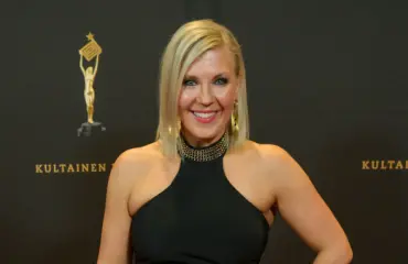 Vappu Pimiä houkuttelee Teemuaan peiton alle: "Siel on semmonen aukko"