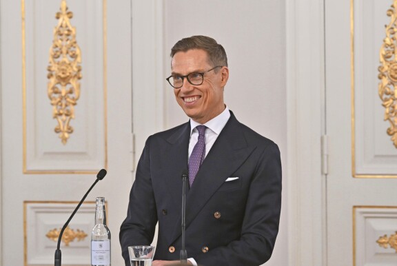 Presidentin uusi vuosi kului hurjissa merkeissä, kylmässä vedessä uiskennellen.