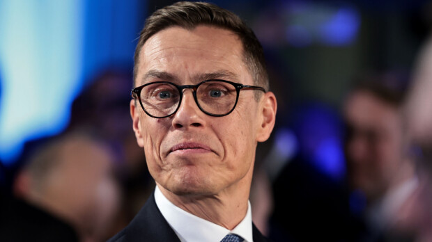 Harvinainen kuva! Alexander Stubb liikkeellä jälkikasvunsa kanssa