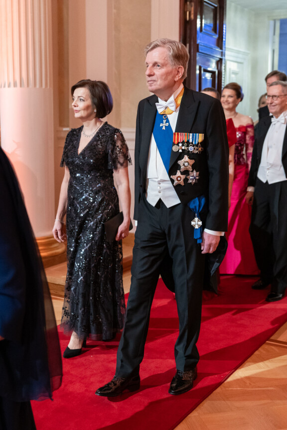 Esko Aho asteli Linnaan yhdessä vaimonsa Kirsti Ahon kanssa.