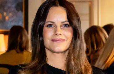 Vauvamasu ihastuttaa! Prinsessa Sofia edusti linjakkaassa puvussa